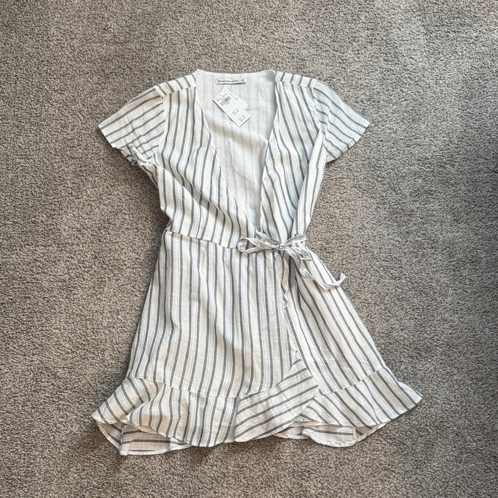 Abercrombie & Fitch Striped Cream and Gray Mini Dress